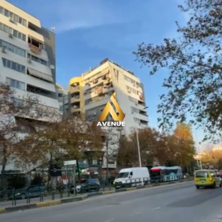 Tirane, jepet me qera ambjent biznesi Kati 1, 168 m² 3.000 € (Rruga Kavajes)