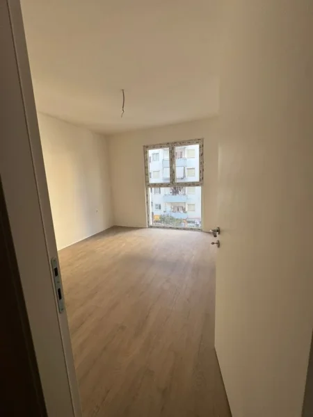 Tirane, jepet me qera apartament 2+1 , 100 m² 500 € (Astir)