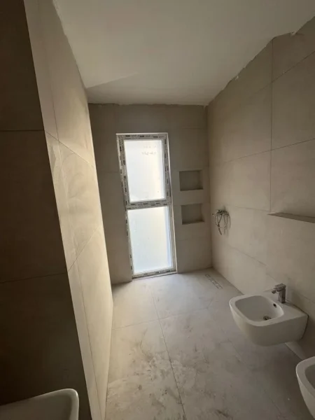 Tirane, jepet me qera apartament 2+1 , 100 m² 500 € (Astir)