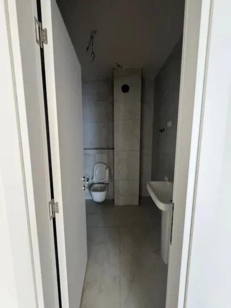 Tirane, jepet me qera apartament 2+1 , 100 m² 500 € (Astir)