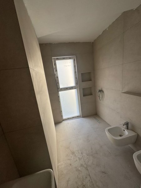 Tirane, jepet me qera apartament 2+1 , 100 m² 500 € (Astir)