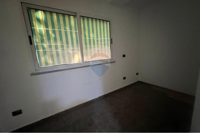 Tirane, jepet me qera zyre , 60 m² 600 € (Zog i Zi)