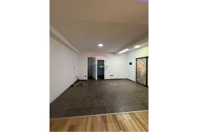Tirane, jepet me qera zyre , 60 m² 600 € (Zog i Zi)