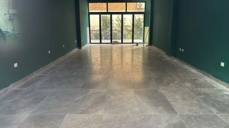 Tirane, jepet me qera dyqan Kati 0, 86 m² 935 € (Rruga Frosina Plaku)