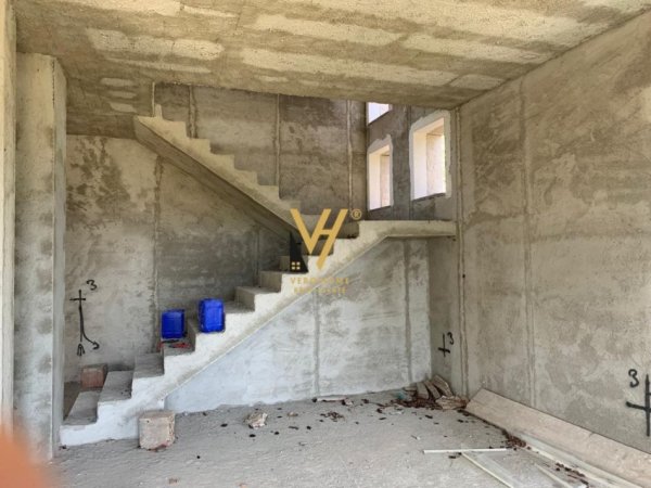 Tirane, shitet Vile 2 Katshe Kati 0, 375 m² 500.000 € (FUSHE PREZE)