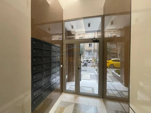 Tirane, shitet apartament 1+1 Kati 1, 64 m² 165.000 € (Rruga Dervish Hekali, Shkolla e Kuqe)