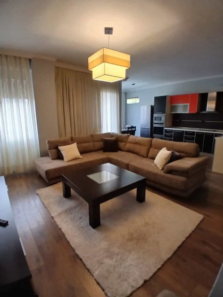 Tirane, jepet me qera apartament 2+1 Kati 8, 120 m² 800 € (Rruga e Dibres)