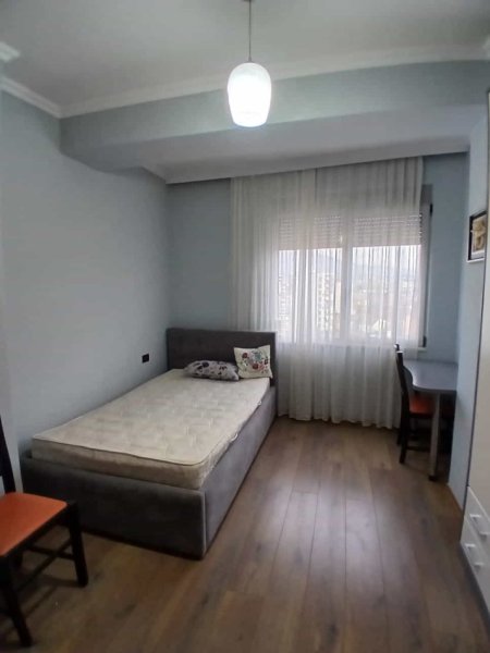 Tirane, jepet me qera apartament 2+1 Kati 8, 120 m² 800 € (Rruga e Dibres)
