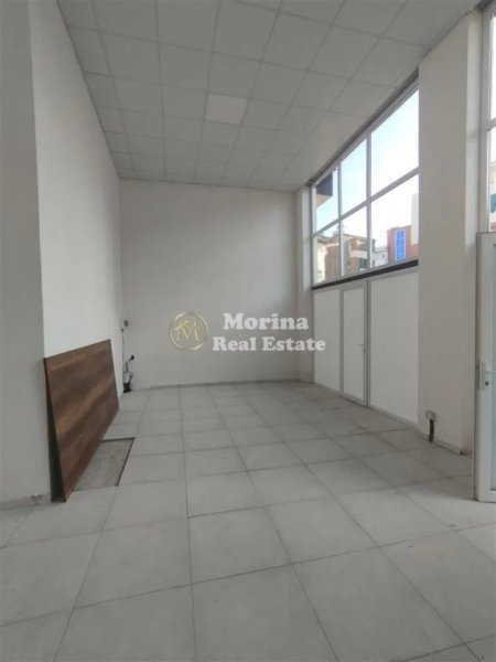 Tirane, jepet me qera ambjent biznesi Kati 1, 74 m² 1.500 € (Kinostudio)