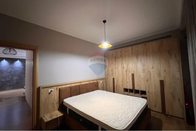 Tirane, jepet me qera apartament 2+1 , 110 m² 850 € (Kopshti Botanik)