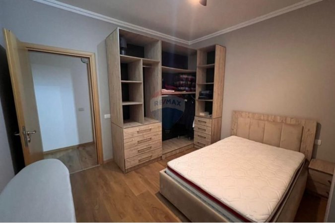 Tirane, jepet me qera apartament 2+1 , 110 m² 850 € (Kopshti Botanik)