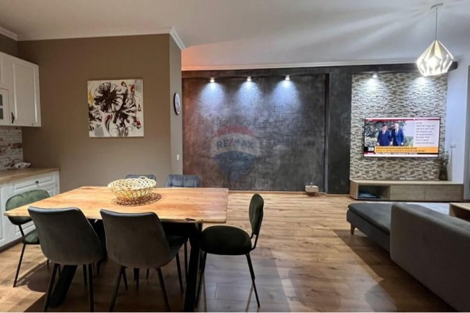 Tirane, jepet me qera apartament 2+1 , 110 m² 850 € (Kopshti Botanik)