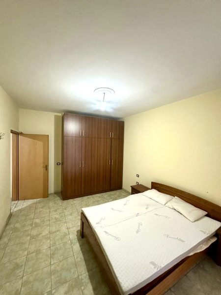 Tirane, jepet me qera apartament 1+1 , 350 € 