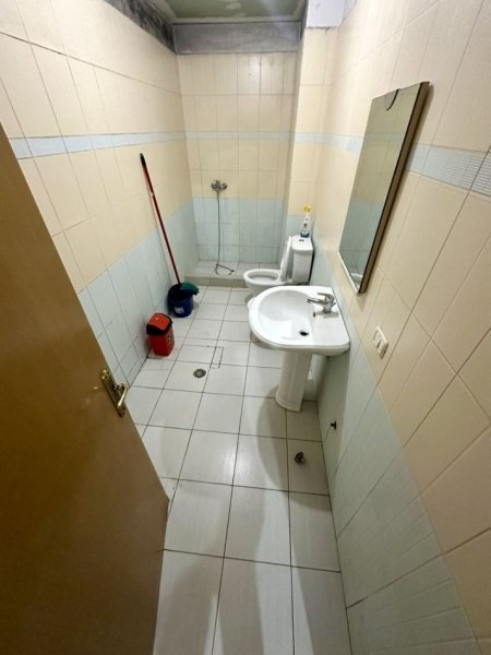 Tirane, jepet me qera apartament 1+1 , 350 € 