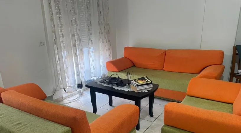 Tirane, jepet me qera apartament 1+1 Kati 2, 75 m² 450 € (Komuna Parisit)