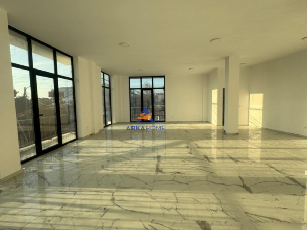 Tirane, jepet me qera ambjent biznesi Kati 2, 140 m² 936 € 