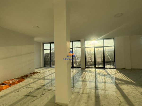 Tirane, jepet me qera ambjent biznesi Kati 2, 140 m² 936 € 