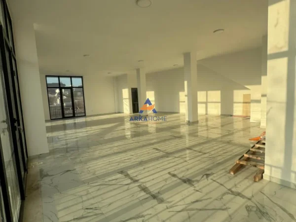 Tirane, jepet me qera ambjent biznesi Kati 2, 140 m² 936 € 