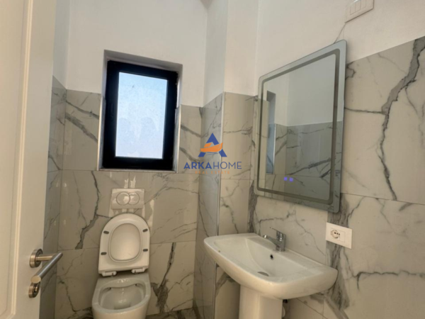 Tirane, jepet me qera ambjent biznesi Kati 2, 140 m² 936 € 