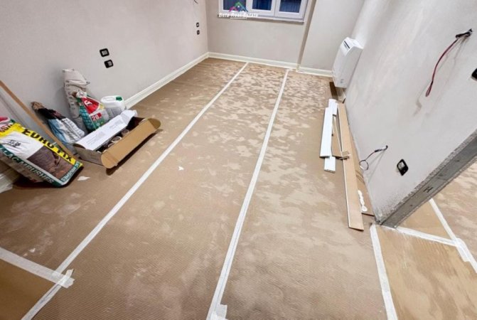 Tirane, jepet me qera zyre Kati 9, 150 m² 1500 € (ish ekspozita)