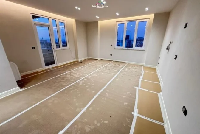 Tirane, jepet me qera zyre Kati 9, 150 m² 1500 € (ish ekspozita)