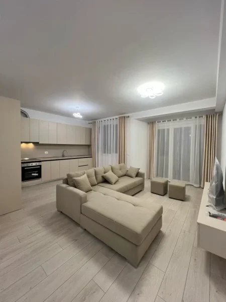 Tirane, jepet me qera apartament 2+1 Kati 9, 100 m² 600 € (fusha aviacionit)