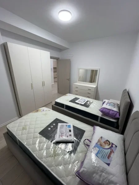 Tirane, jepet me qera apartament 2+1 Kati 9, 100 m² 600 € (fusha aviacionit)