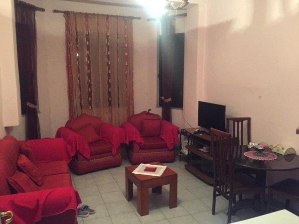 Tirane, jepet me qera apartament 1+1 Kati 4, 50 m² 650 € (BLLOKU)