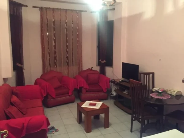 Tirane, jepet me qera apartament 1+1 Kati 4, 50 m² 650 € (BLLOKU)