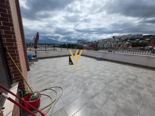 Tirane, jepet me qera apartament 2+1+Ballkon Kati 6, 138 m² 900 € (KOPSHTI BOTANIK)