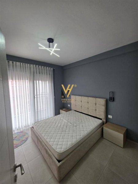 Tirane, jepet me qera apartament 2+1+Ballkon Kati 6, 138 m² 900 € (KOPSHTI BOTANIK)