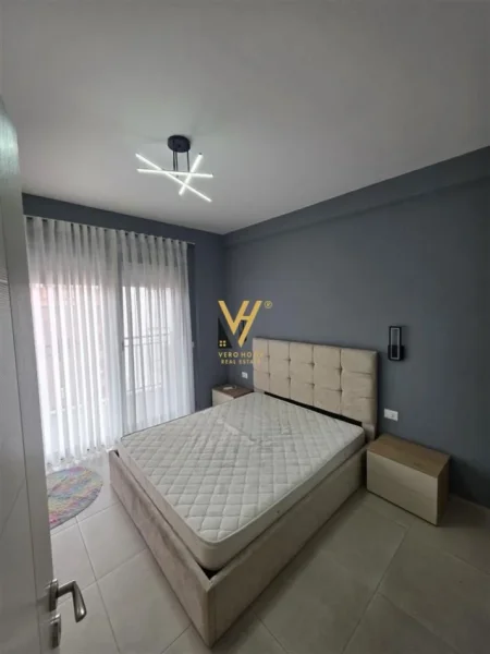 Tirane, jepet me qera apartament 2+1+Ballkon Kati 6, 138 m² 900 € (KOPSHTI BOTANIK)