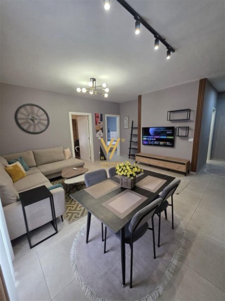 Tirane, jepet me qera apartament 2+1+Ballkon Kati 6, 138 m² 900 € (KOPSHTI BOTANIK)