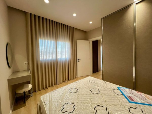 Vlore, jepet me qera apartament 2+1+Ballkon Kati 4, 82 m² 500 € (Rruga Dush Strati, afer Stadiumit Vlore)