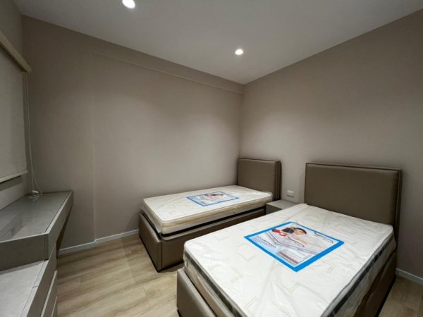 Vlore, jepet me qera apartament 2+1+Ballkon Kati 4, 82 m² 500 € (Rruga Dush Strati, afer Stadiumit Vlore)