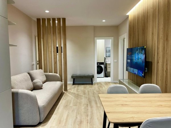 Vlore, jepet me qera apartament 2+1+Ballkon Kati 4, 82 m² 500 € (Rruga Dush Strati, afer Stadiumit Vlore)
