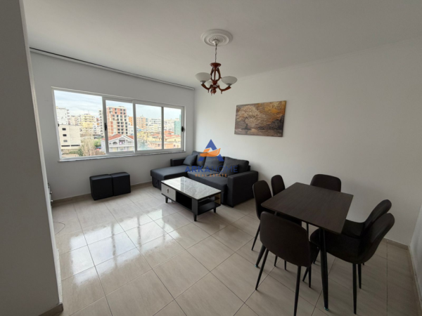 Tirane, jepet me qera apartament 2+1+Ballkon Kati 4, 80 m² 468 € 