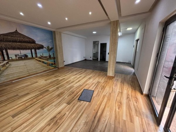 Tirane, jepet me qera zyre Kati 1, 60 m² 600 € (Rruga Asim Vokshi)