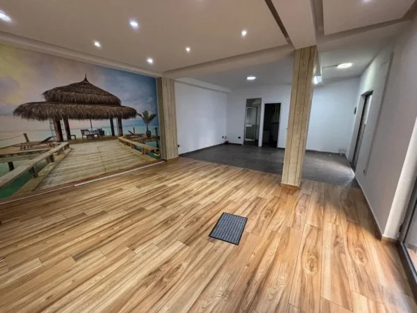 Tirane, jepet me qera zyre Kati 1, 60 m² 600 € (Rruga Asim Vokshi)