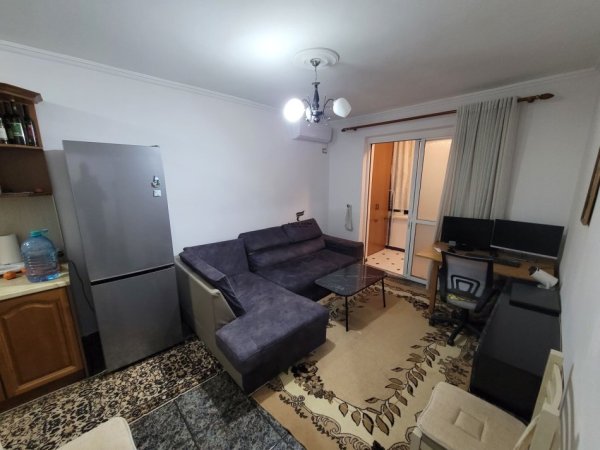 Tirane, jepet me qera apartament 1+1 Kati 2, 56 m² 400 € (ALI DEMI)