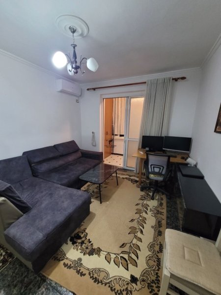 Tirane, jepet me qera apartament 1+1 Kati 2, 56 m² 400 € (ALI DEMI)