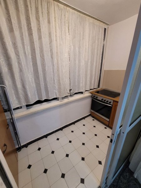 Tirane, jepet me qera apartament 1+1 Kati 2, 56 m² 400 € (ALI DEMI)