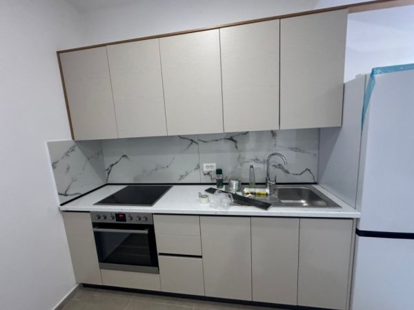 Tirane, jepet me qera apartament 1+1+Ballkon Kati 1, 60 m² 400 € (rruga Hamdi Pepo)