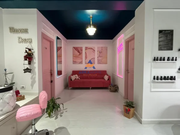 Tirane, jepet me qera ambjent biznesi Kati 2, 70 m² 832 € 