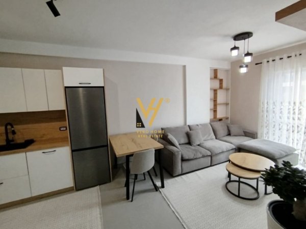 Tirane, jepet me qera apartament 1+1+Ballkon Kati 7, 56 m² 500 € (UNIVERS CITY)