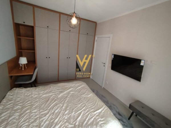Tirane, jepet me qera apartament 1+1+Ballkon Kati 7, 56 m² 500 € (UNIVERS CITY)