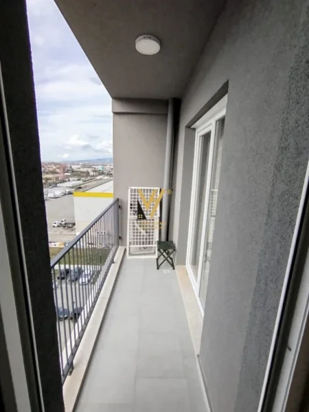 Tirane, jepet me qera apartament 1+1+Ballkon Kati 7, 56 m² 500 € (UNIVERS CITY)