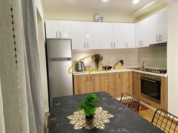 Tirane, jepet me qera apartament 2+1 Kati 3, 65 m² 650 € (ISH TREGU ELEKTRIK)