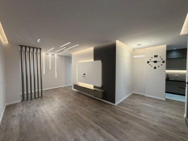 Tirane, jepet me qera zyre Kati 4, 102 m² 700 € (Astir prane Vila L)
