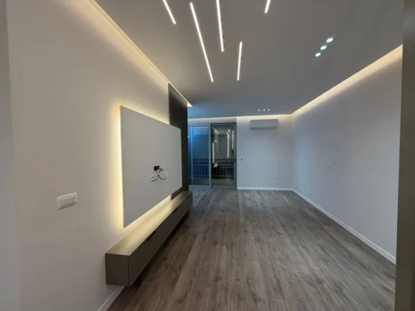 Tirane, jepet me qera zyre Kati 4, 102 m² 700 € (Astir prane Vila L)